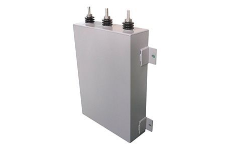電容器的容量大小與什么有關(guān)？為什么？